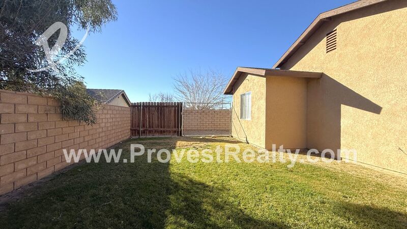 Beautiful 4 Bedroom, 3 Bathroom Spring Valley Lake Community Home!! property image