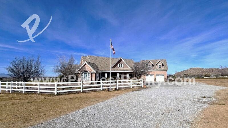Beautiful 4 Bed, 4 Bath Fully Furnished Apple Valley Home!!! property image