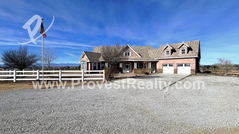 Beautiful 4 Bed, 4 Bath Fully Furnished Apple Valley Home!!! property image
