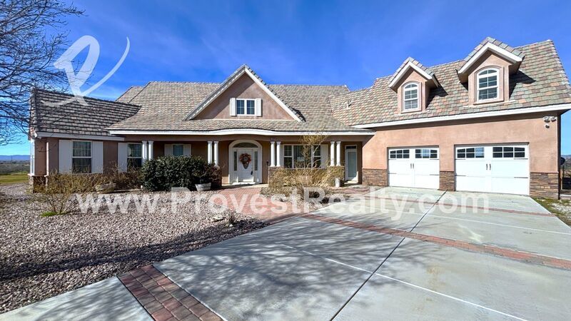 Beautiful 4 Bed, 4 Bath Fully Furnished Apple Valley Home!!! property image