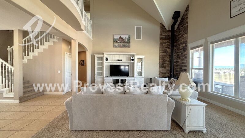 Beautiful 4 Bed, 4 Bath Fully Furnished Apple Valley Home!!! property image