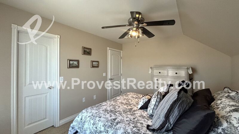 Beautiful 4 Bed, 4 Bath Fully Furnished Apple Valley Home!!! property image