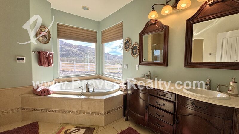Beautiful 4 Bed, 4 Bath Fully Furnished Apple Valley Home!!! property image