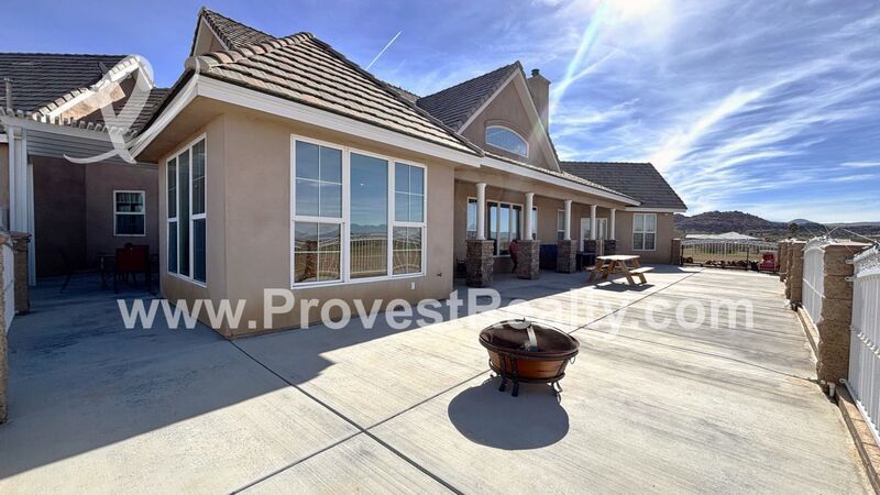 Beautiful 4 Bed, 4 Bath Fully Furnished Apple Valley Home!!! property image