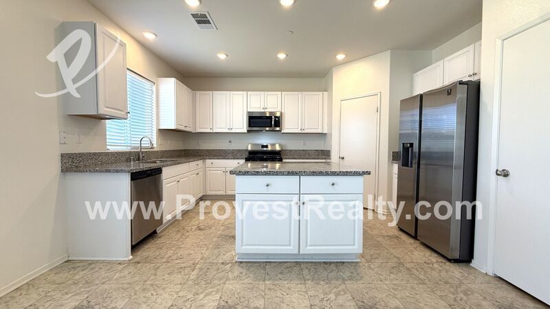 Stunning 4 Bedroom, 3 Bathroom Adelanto Home with SOLAR!! property image
