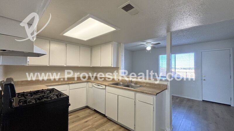 Spacious 3 Bed, 2 Bath Apple Valley Townhome!! property image