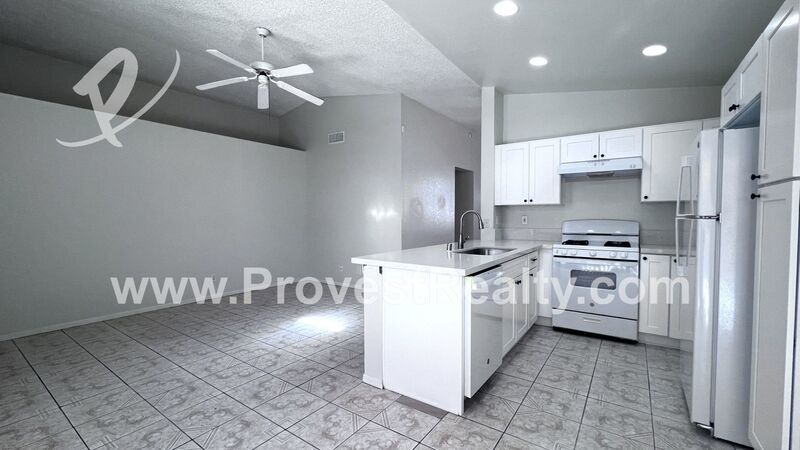 Bright and Inviting 4 Bedroom, 2 Bathroom Adelanto Home!! property image