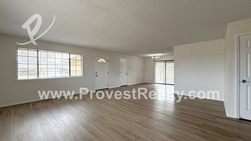 3 Bed, 2 Bath Apple Valley Home!! property image