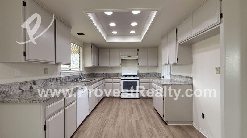 3 Bed, 2 Bath Apple Valley Home!! property image