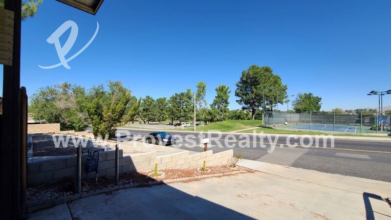 Cozy 2 Bedroom, 2 Bathroom Victorville Home with a Golf Course View!!! property image