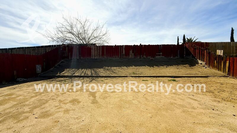 Beautiful 3 Bedroom, 2 Bathroom Home In Victorville! property image