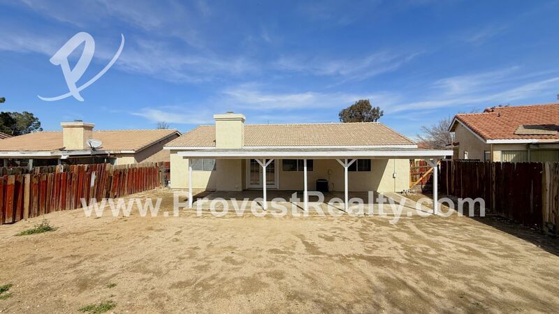 Beautiful 3 Bedroom, 2 Bathroom Home In Victorville! property image