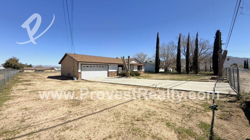 Charming 3 Bedroom, 2 Bathroom Hesperia Home!!! property image
