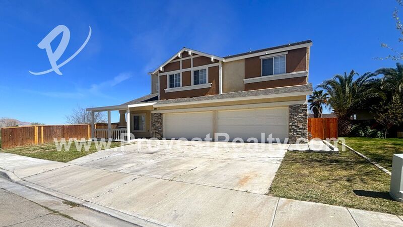 Amazing 7 Bed, 4.5 Bath Victorville Home with Loft!!! property image