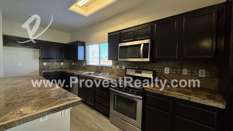 Amazing 7 Bed, 4.5 Bath Victorville Home with Loft!!! property image