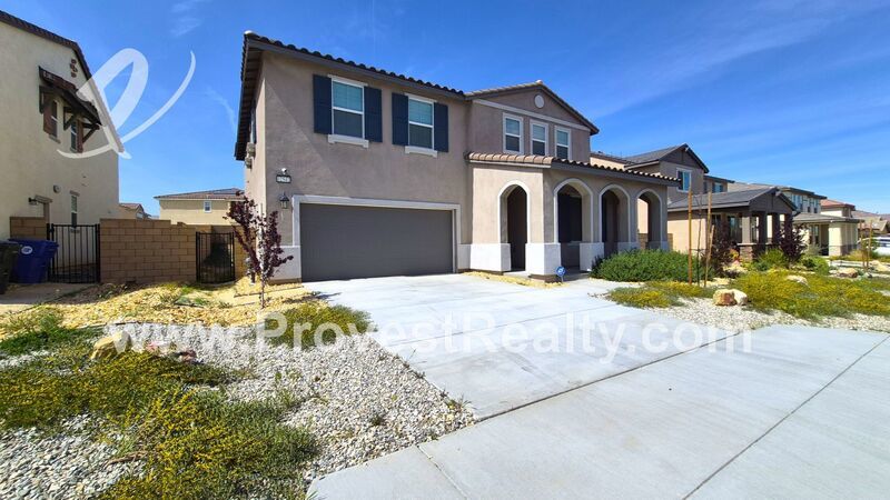 Beautiful 4 Bedroom, 3 Bathroom Victorville Home with SOLAR!! property image