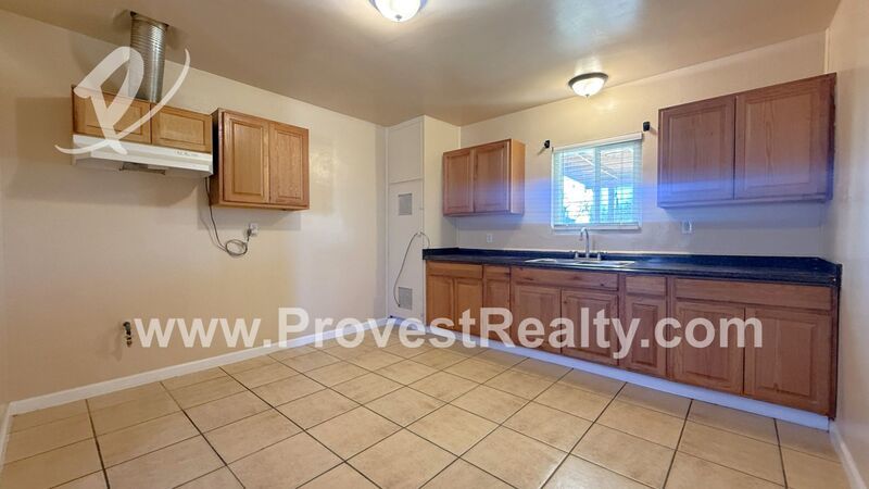 Charming 2 Bedroom, 1 Bathroom Hesperia Home w/ Bonus Room!!! property image