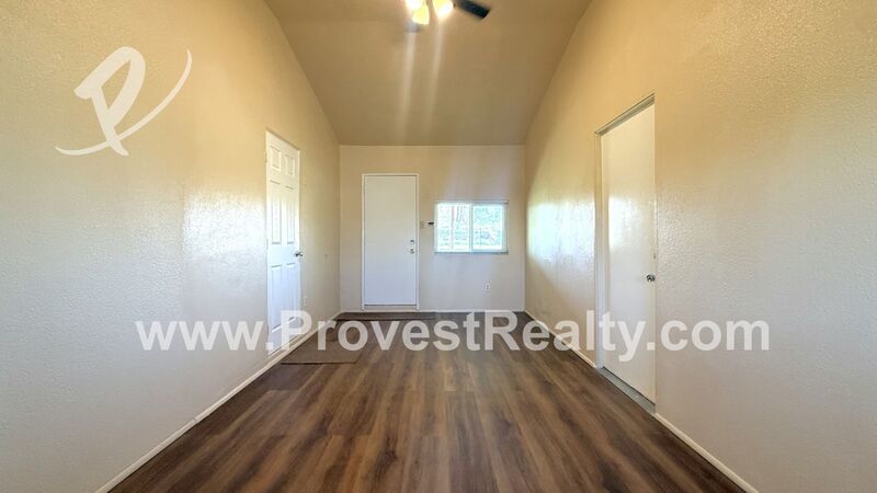 Charming 2 Bedroom, 1 Bathroom Hesperia Home w/ Bonus Room!!! property image