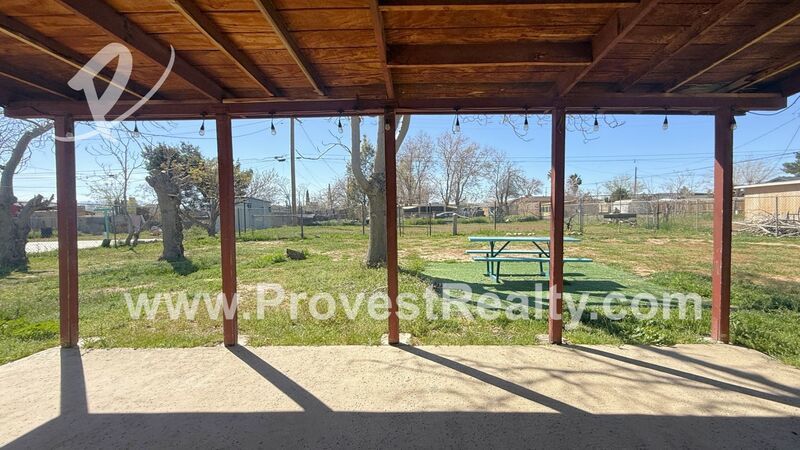 Charming 2 Bedroom, 1 Bathroom Hesperia Home w/ Bonus Room!!! property image