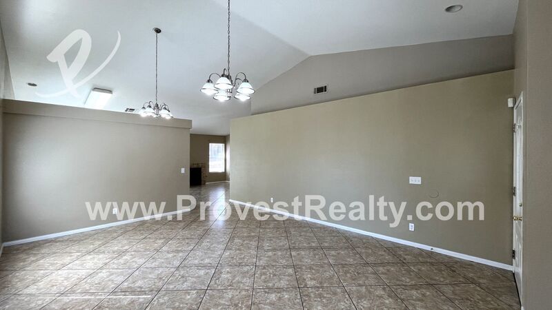 3 Bed, 2 Bath Single Story Oak Hills Home!!! property image