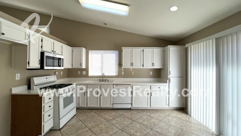 3 Bed, 2 Bath Single Story Oak Hills Home!!! property image