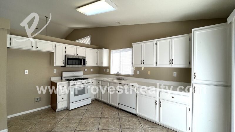 3 Bed, 2 Bath Single Story Oak Hills Home!!! property image