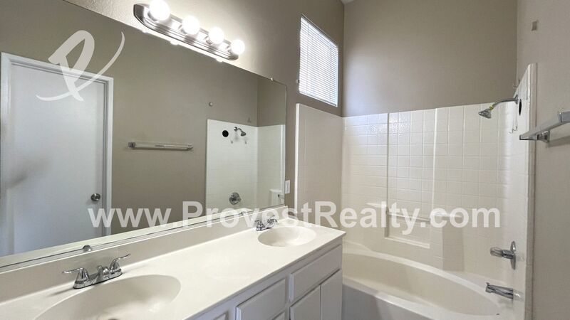 3 Bed, 2 Bath Single Story Oak Hills Home!!! property image