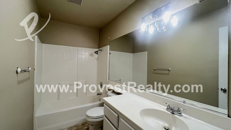 3 Bed, 2 Bath Single Story Oak Hills Home!!! property image