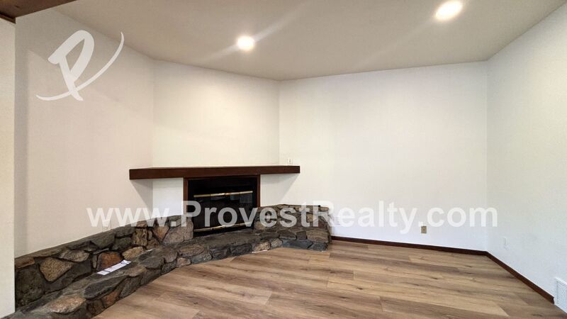 Charming 2 Bedroom, 1.5 Bath Wrightwood Apartment!! property image