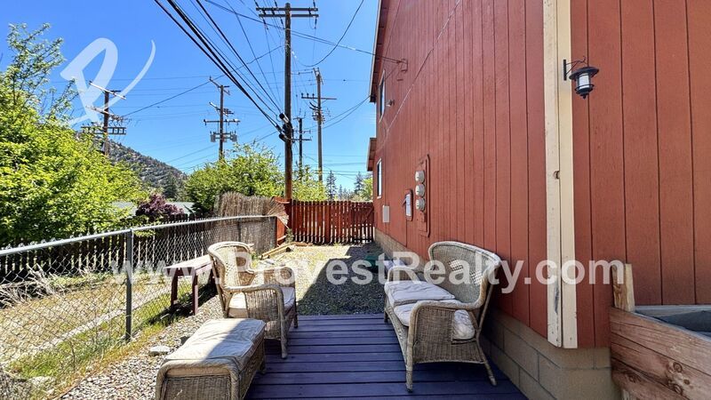 Charming 2 Bedroom, 1.5 Bath Wrightwood Apartment!! property image