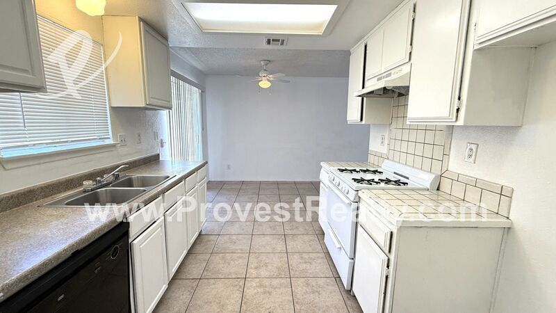 Cozy 2 Bed, 1 Bath Apple Valley Apartment! property image