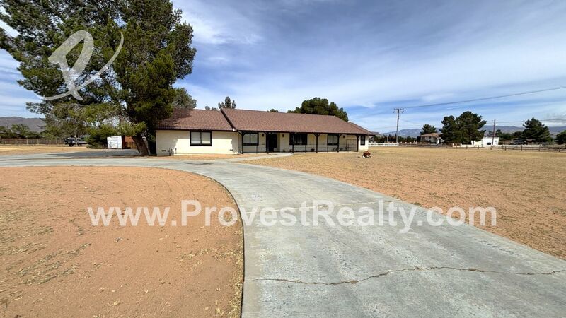 Charming 3 Bed, 2 Bath Apple Valley Home w/ Bonus Room!! property image
