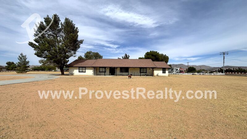 Charming 3 Bed, 2 Bath Apple Valley Home w/ Bonus Room!! property image