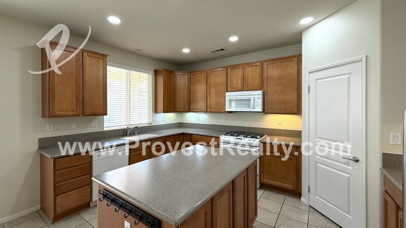 Beautiful 4 Bed, 2.5 Bath Victorville Home!!! property image