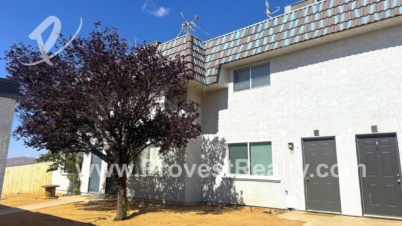 Cozy 2 Bedroom 1.5 Bathroom Apple Valley Townhome!! property image