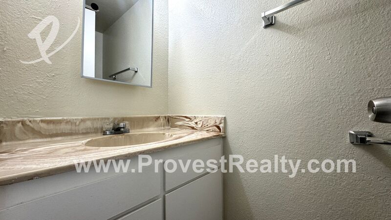 Cozy 2 Bedroom 1.5 Bathroom Apple Valley Townhome!! property image