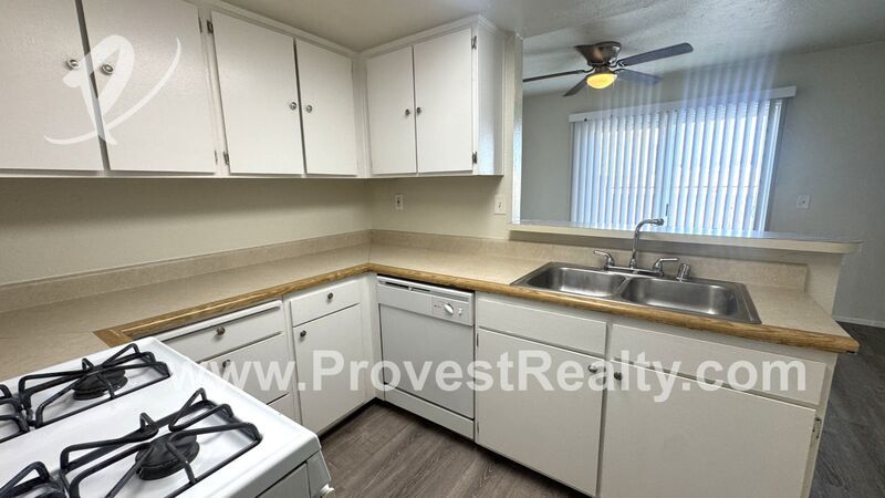 Cozy 2 Bedroom 1.5 Bathroom Apple Valley Townhome!! property image