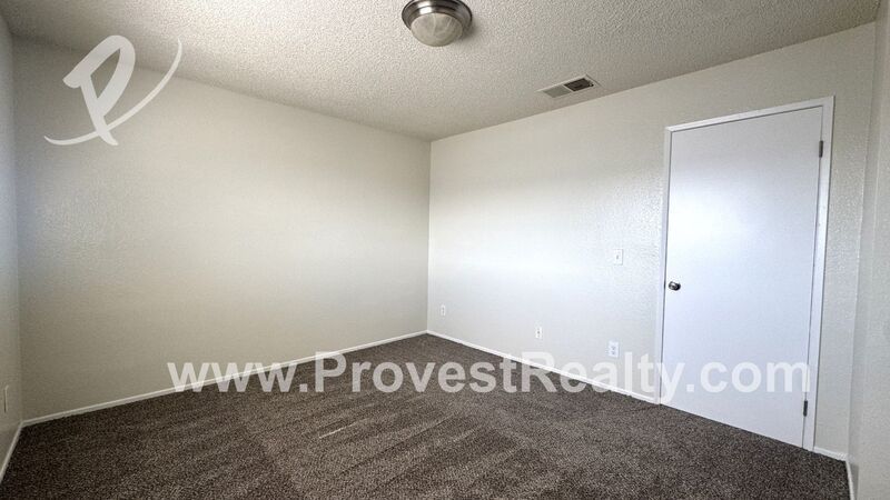 Cozy 2 Bedroom 1.5 Bathroom Apple Valley Townhome!! property image