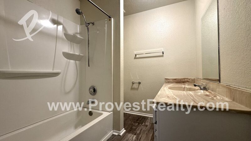 Cozy 2 Bedroom 1.5 Bathroom Apple Valley Townhome!! property image