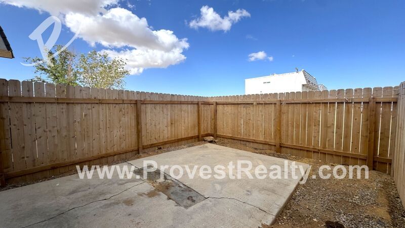 Cozy 2 Bedroom 1.5 Bathroom Apple Valley Townhome!! property image