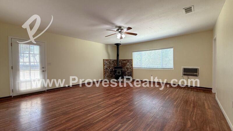 Enchanting 3 Bedroom, 1.5 Bathroom Apple Valley Home!! property image