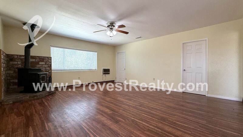 Enchanting 3 Bedroom, 1.5 Bathroom Apple Valley Home!! property image