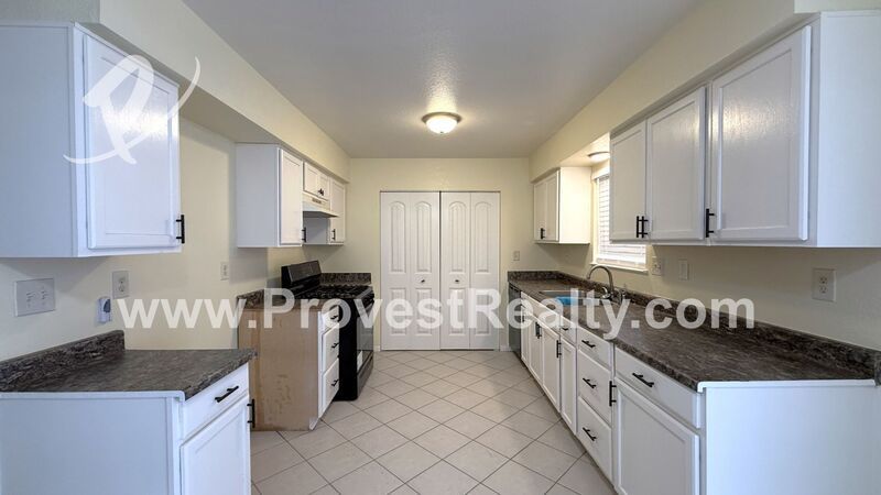 Enchanting 3 Bedroom, 1.5 Bathroom Apple Valley Home!! property image