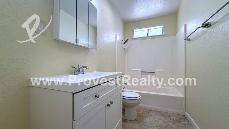 Enchanting 3 Bedroom, 1.5 Bathroom Apple Valley Home!! property image