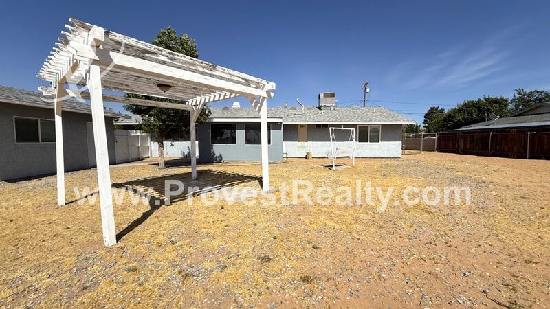 Enchanting 3 Bedroom, 1.5 Bathroom Apple Valley Home!! property image