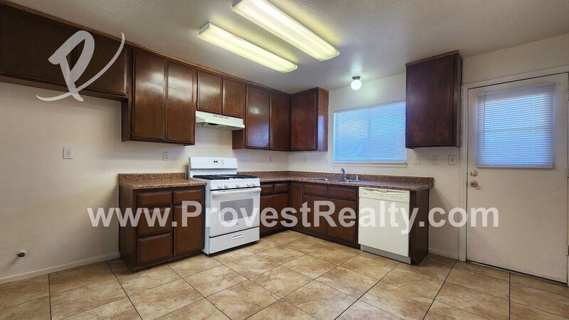 Charming 2 Bed, 2 Bath Apple Valley Apartment!!! property image