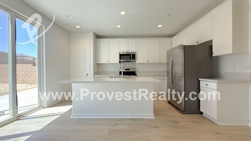 Stunning, New Build 4 Bed, 3 Bath Hesperia Home w SOLAR!!! property image