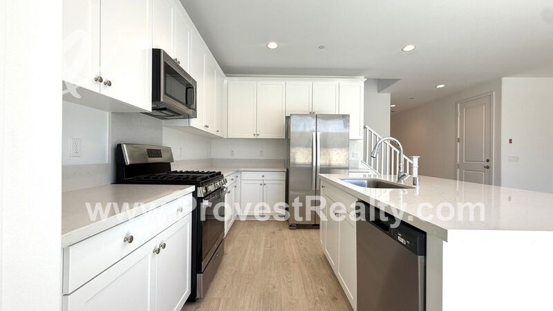 Stunning, New Build 4 Bed, 3 Bath Hesperia Home w SOLAR!!! property image