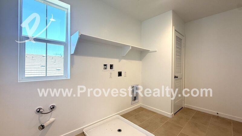Stunning, New Build 4 Bed, 3 Bath Hesperia Home w SOLAR!!! property image