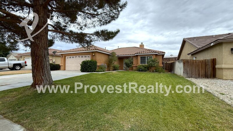 Beautiful 4 Bedroom, 2 Bathroom Apple Valley Home with Solar!!! property image